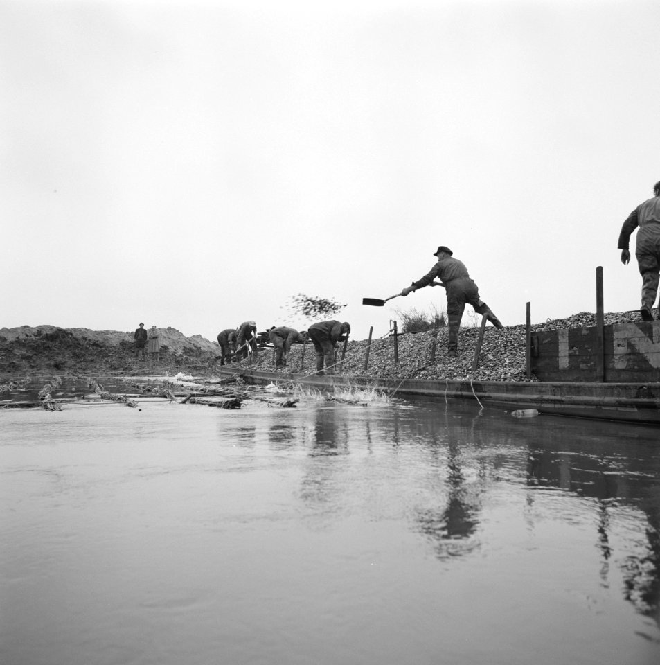 Kreekafsluitingen, zinkstukken, biesbosch, Bestanddeelnr 168-0763
