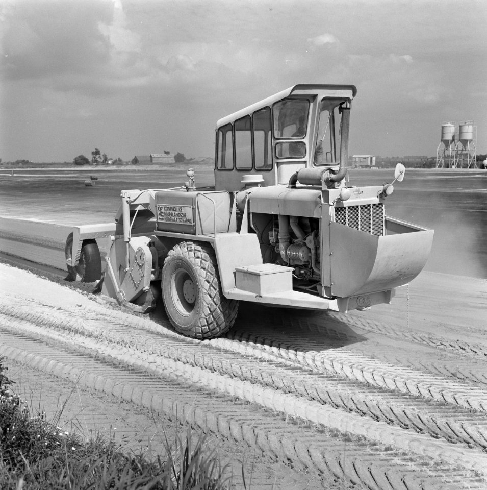 Kreekafsluiting Biesbosch. Zandcementstorting. Een diepmenger, Bestanddeelnr 168-0853