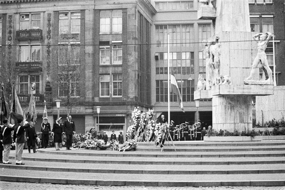 Kranslegging bij Nationaal Monument overzicht, Bestanddeelnr 929-1604