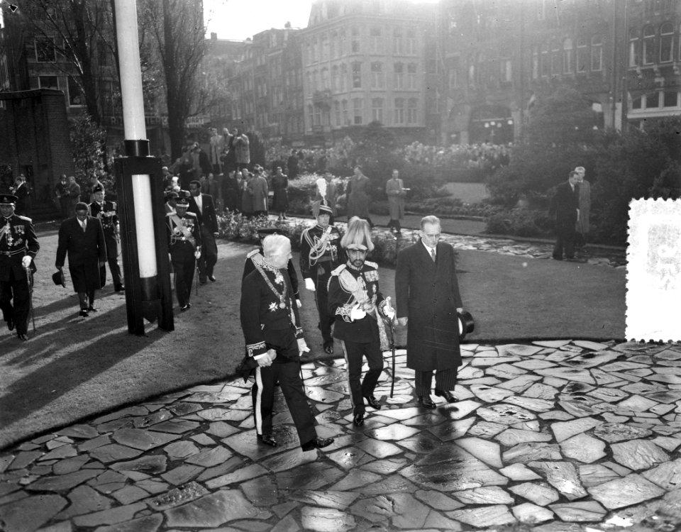 Kranslegging bij het Nationaal Monument, Bestanddeelnr 906-8216