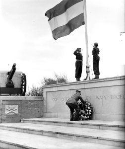 Kranslegging Artilleriemonument Oldebroek, Bestanddeelnr 906-8732