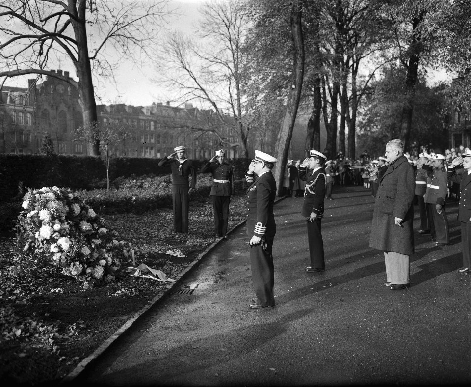 Kranslegging door delegatie van het Braziliaans opleidingsschip Almirante de S…, Bestanddeelnr 902-4361