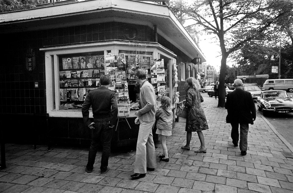 Kranten- en tijdschriftenkiosk op het Rembrandtplein Amsterdam, die gaat verdwij, Bestanddeelnr 922-8255