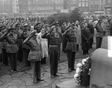 Kranslegging Dam door Generaal Darat Britt, Bestanddeelnr 905-4440