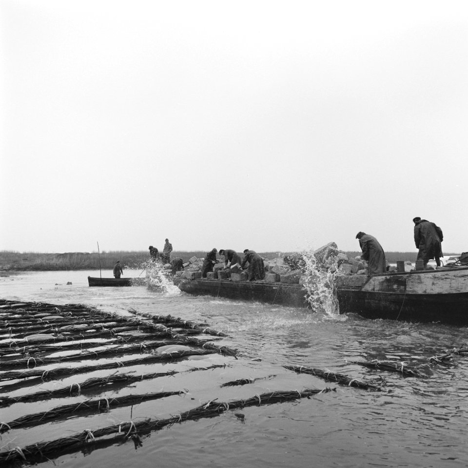 Kreekafsluitingen, zinkstukken, biesbosch, Bestanddeelnr 168-0783