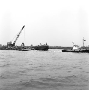 Kreekafsluitingen, zandcementsteentransport, biesbosch, Bestanddeelnr 168-0775