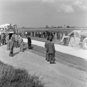 Kreekafsluiting Biesbosch. Zandcementstorting, Bestanddeelnr 168-0854