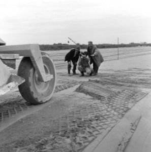 Kreekafsluiting Biesbosch. Zandcementstorting, Bestanddeelnr 168-0836