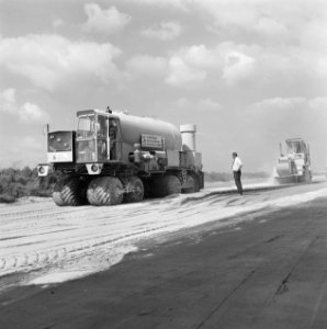 Kreekafsluiting Biesbosch. Zandcementstorting, Bestanddeelnr 168-0838