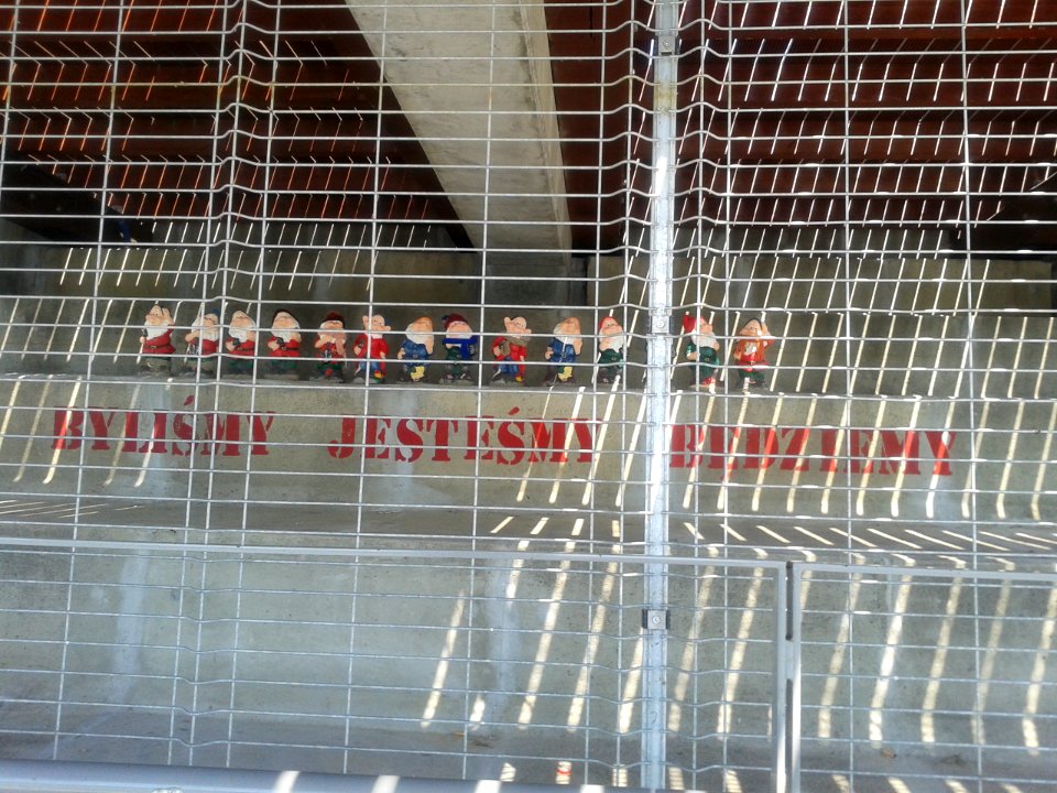 Krasnoludki pod Zielonym Pomostem na Bulwarze Filadelfijskim w Toruniu