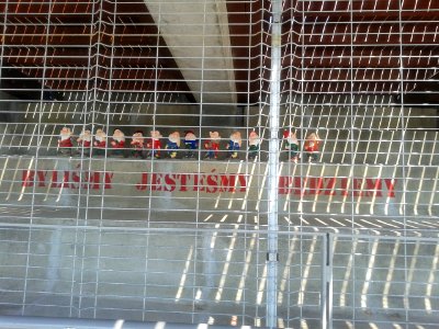 Krasnoludki pod Zielonym Pomostem na Bulwarze Filadelfijskim w Toruniu