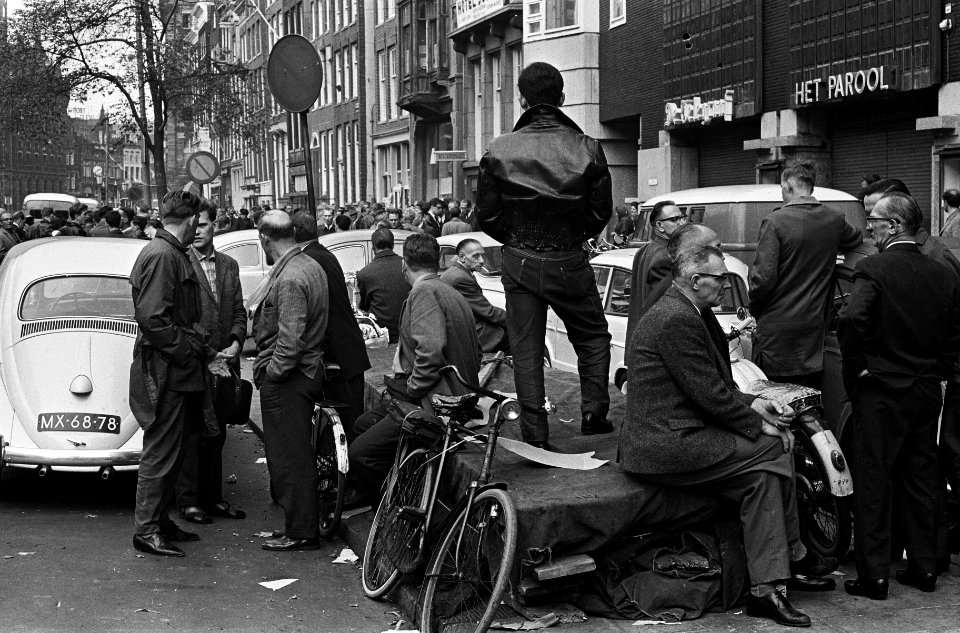 Krantenstaking in Amsterdam, Bestanddeelnr 915-5473