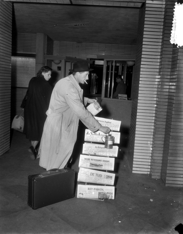 Krantenverkoop volgens Engels systeem station, Bestanddeelnr 906-3399