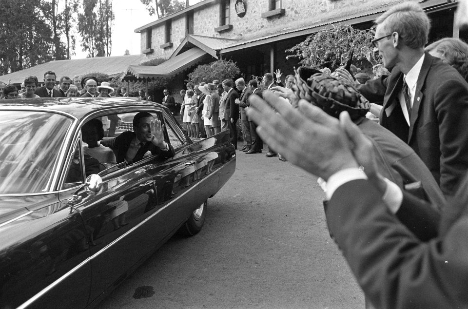 Koninklijke familie op ontvangst Nederlandse Ambassade in Addis Abeba driewerf h, Bestanddeelnr 922-0538