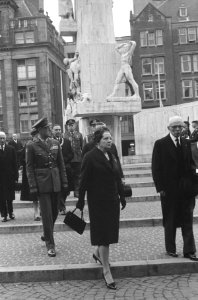 Kranslegging Dam door Koningin en Prins, Bestanddeelnr 913-8694