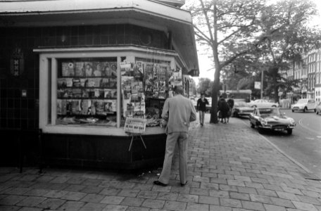 Kranten- en tijdschriftenkiosk op het Rembrandtplein Amsterdam, die gaat verdwij, Bestanddeelnr 922-8254