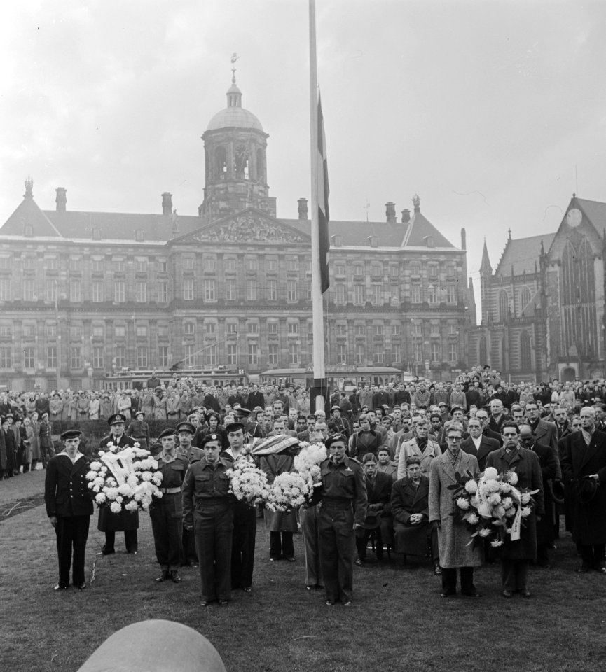Kranslegging Veteranen Legioen Nederland op de Dam, Bestanddeelnr 905-4682