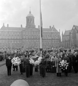 Kranslegging Veteranen Legioen Nederland op de Dam, Bestanddeelnr 905-4682
