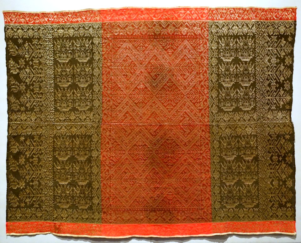 Kre alang (skirt), Indonesia, Sumbawa, Semawa people, early 20th century, cotton, metal-wrapped silk - Textile Museum, George Washington University - DSC09773