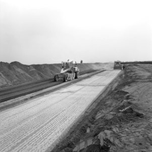 Kreekafsluitingen, aanpassingswerken, cementspreiders, biesbosch, Bestanddeelnr 168-0722