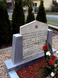 Kratochvilka památník 4