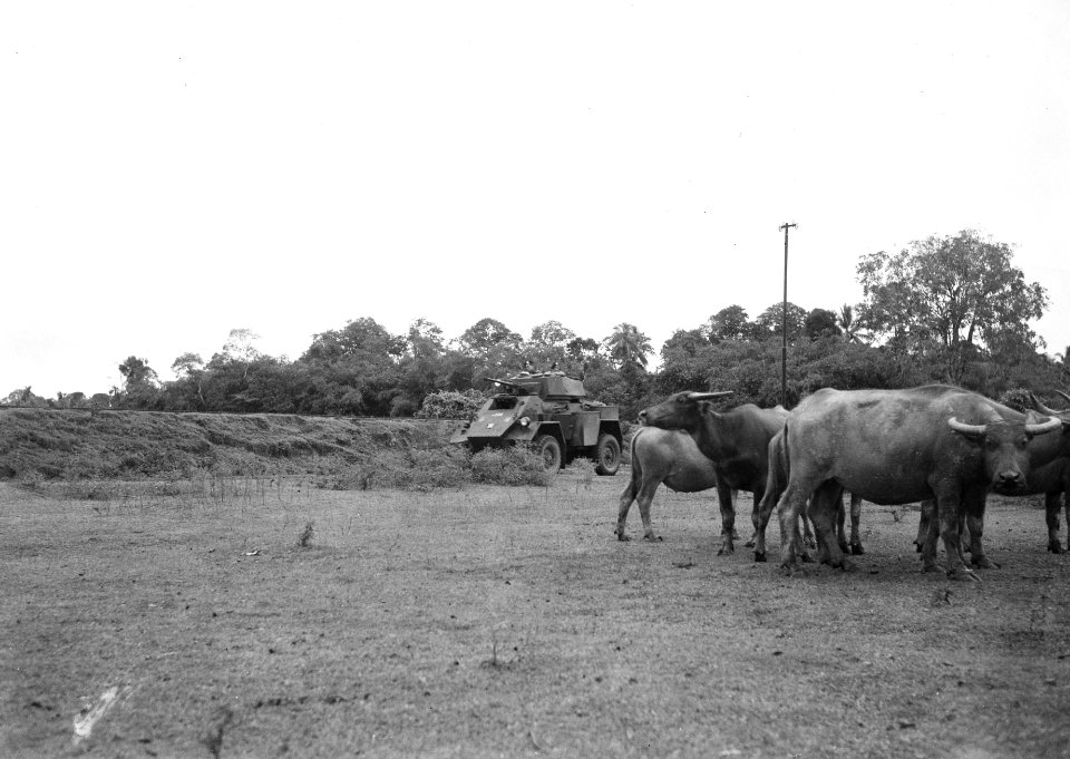 Krawang Het Res.Esk. Pantserwagens van het Regt. Huzaren van Boreel maakt een 1, Bestanddeelnr 15790