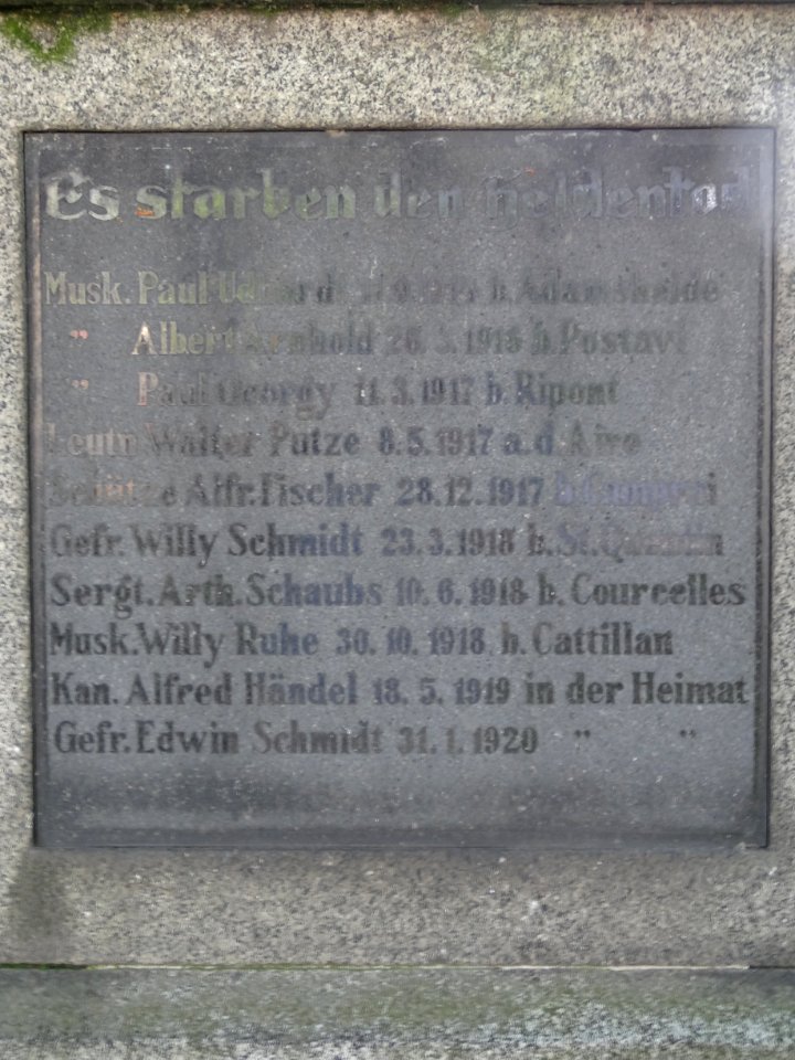 Kriegerdenkmal in Kleinmölsen (Detailansicht)