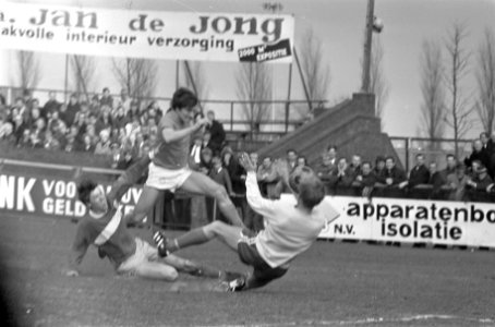 Kras van Volendam (midden) in actie, Bestanddeelnr 923-4318