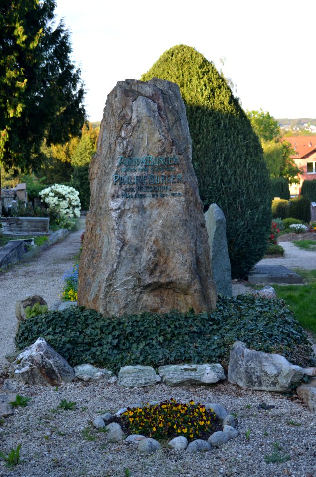 Kronberg, Friedhof, Grab Anton Burger