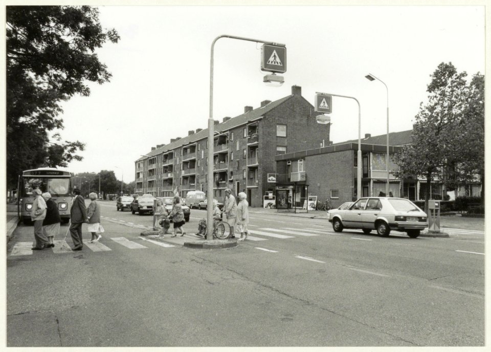 Kruispunt RijksstraatwegMuiderslotweg. NL-HlmNHA 54032081