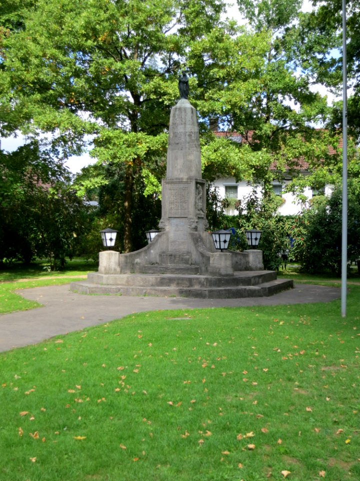 Kriegerdenkmal Gesamtansicht aus SüdOst