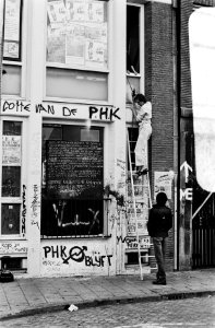 Krakers voeren voedsel aan via ladder, Bestanddeelnr 930-9714