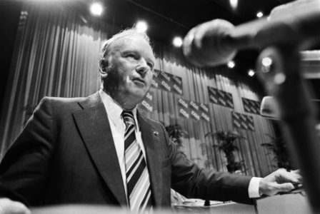 Kruisinga tijdens zijn rede, Bestanddeelnr 928-1185