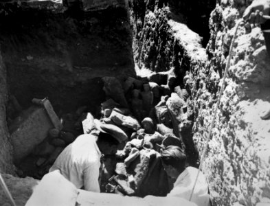 Kristos och Alfred Westholm fingräver. Kition. utgrävning. Larnaca - SMVK - C01717