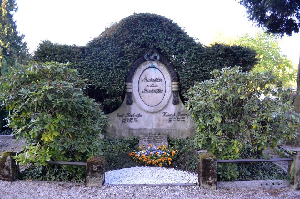 Kronberg, Friedhof, Grab Armbrüster