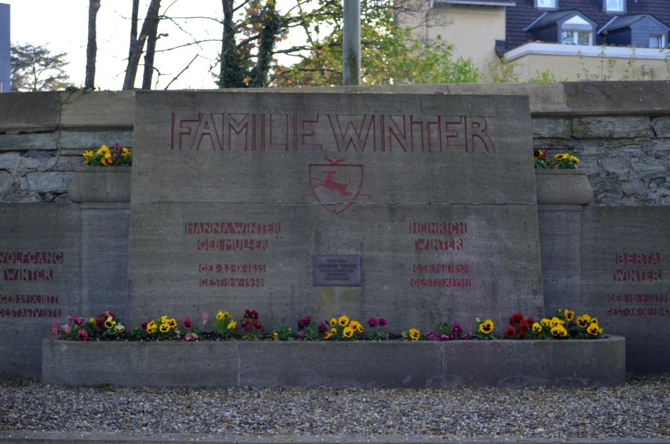 Kronberg, Friedhof, Grab Winter (1)