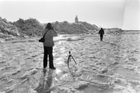 Kruiend ijs bij vuurtoren en dijk van Marken ijsschotsen en krui-ijs bij de vuu, Bestanddeelnr 933-2402