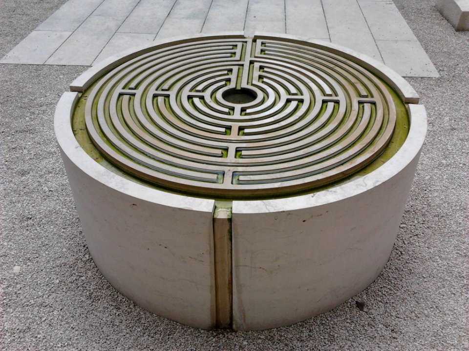 Kreuzgang Dom Eichstätt -Brunnen (1)