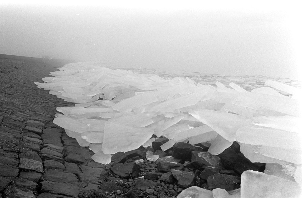 Kruiend ijs bij Afsluitdijk, Bestanddeelnr 921-9628