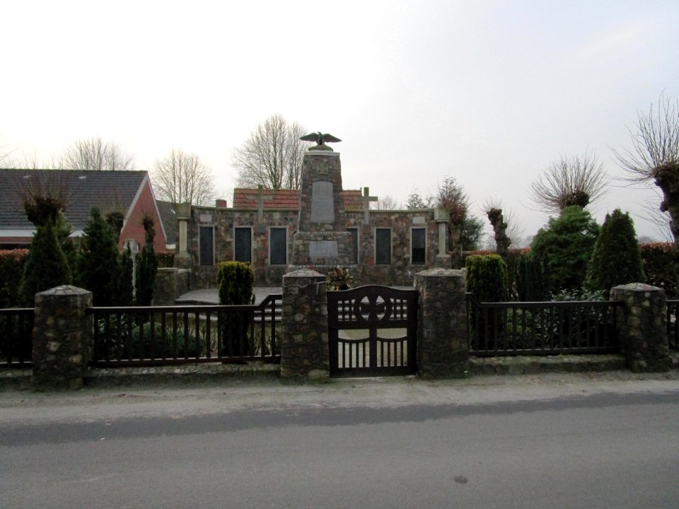 Kriegerdenkmal-middels
