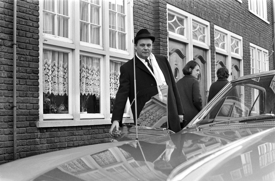Kruidendokter van den Moosdijk (uit Casteren) bij rechtbank te Den Bosch van den, Bestanddeelnr 922-0252