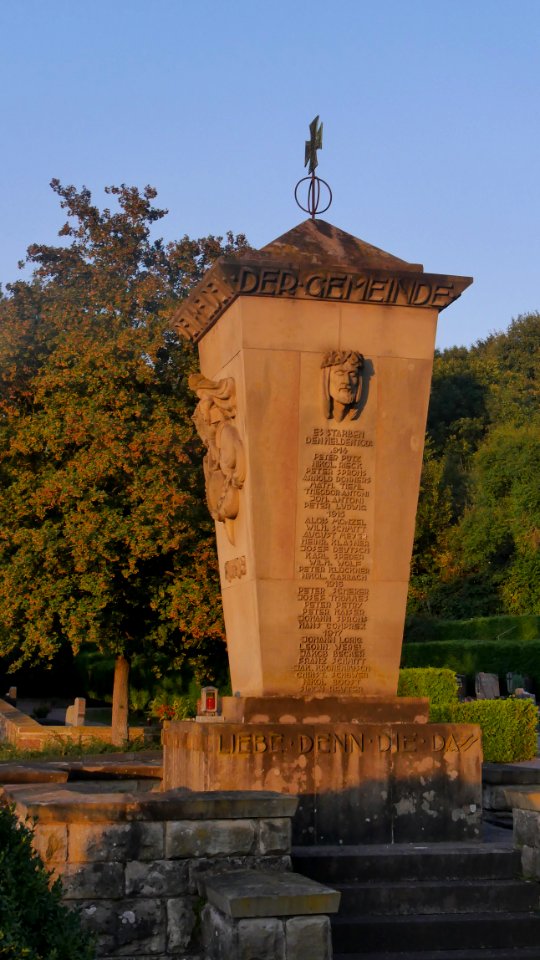 Kriegerdenkmal 1. Weltkrieg am Friedhof Konz-Karthaus 2