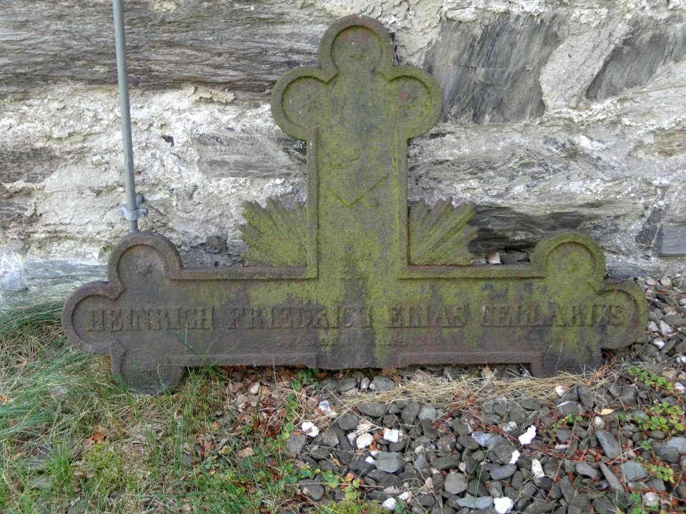 Kreuz an der Kirche von Oberhain 2