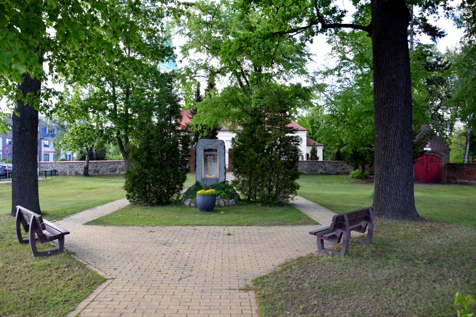 Kriegerdenkmal vor der Dorfkirche in Ahrensfelde, Brandenburg
