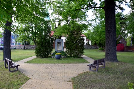 Kriegerdenkmal vor der Dorfkirche in Ahrensfelde, Brandenburg