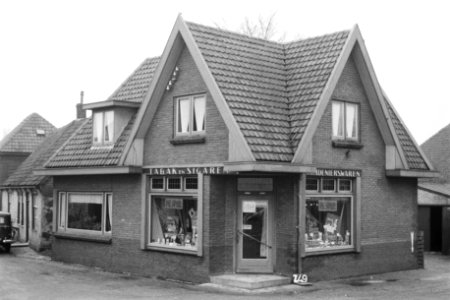 Kruidenierswinkel te Zijpe (ruilverkaveling Zijpe- en Hazepolder), Bestanddeelnr 170-1534