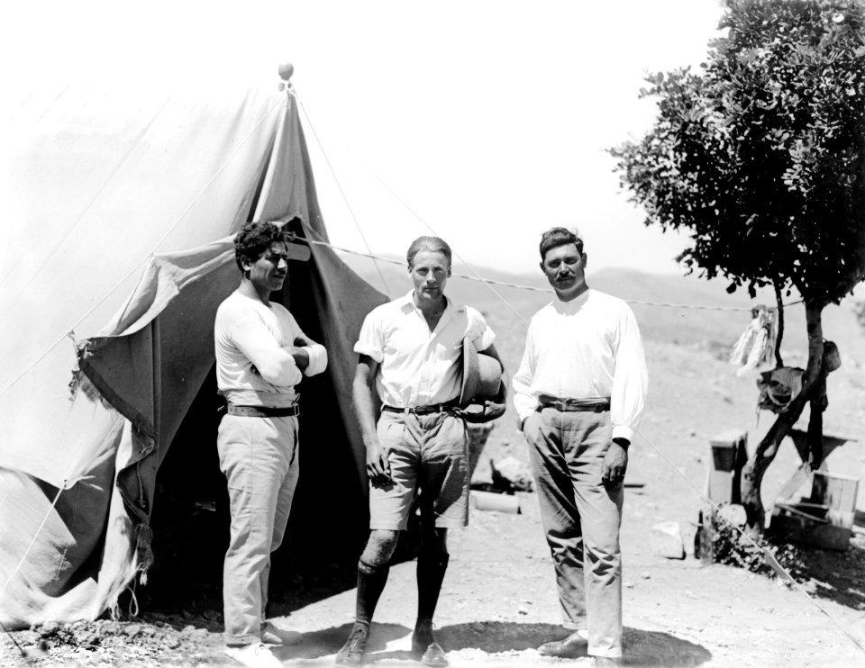Kristos, Westholm och Lazaros. Vouni. Galini - SMVK - C00509