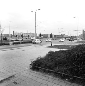 Kruispunt Laan van Presikhaaf - IJsselaan met op de achtergrond winkelcentrum Pr, Bestanddeelnr 164-1223