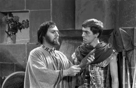 KRO televisie. tv-spel Dienst op Golgotha . Johan Schmitz (als Judas, links) e, Bestanddeelnr 912-2620