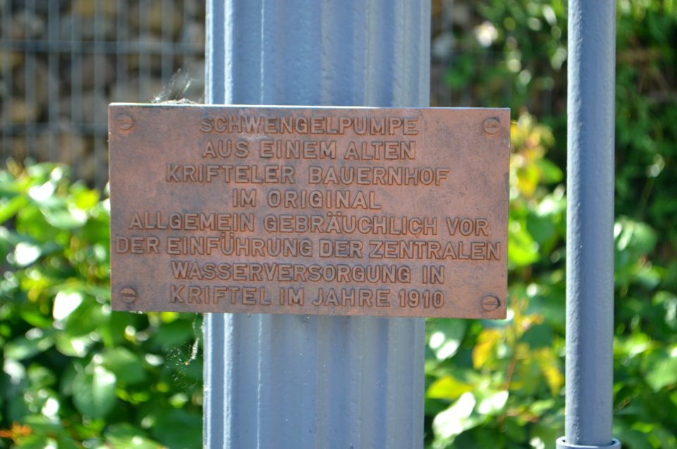 Kriftel, Gusseiserner Brunnen, Tafel